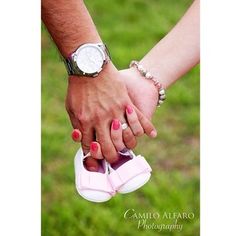 an image of two people holding hands with the caption canolalfra photography