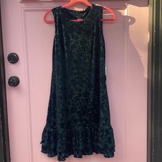 Beautiful Velvet Green Dress Perfect For The Holidays! Originally $129 On Sale At Nordstrom For $69.97 Right Now Size 4 Velvet Green Dress, Tommy Hilfiger Dresses, Green Dress, Dresser, Right Now, Tommy Hilfiger, On Sale, Size 4, Nordstrom