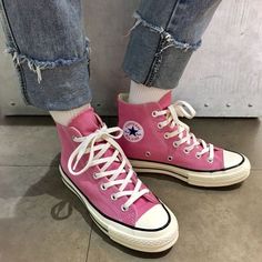 Pink Converse Outfits, Colorful Converse, Superache Tour, All Star Pink, Kendall Jenner Outfits Casual, Converse 1970s, Converse Outfits, Shoes For School