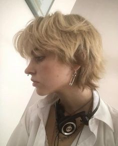 Androgynous Hair, Haircut Inspo, Short Grunge Hair, Mullet Haircut, Hair Inspiration Short, Shot Hair Styles, Hair Stylies, Mullet Hairstyle, Short Hair Haircuts