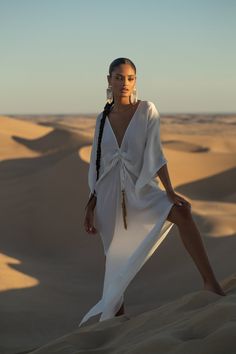 Sand Dunes Outfit, Desert Photoshoot Outfit, Desert Fashion Editorial, Desert Fashion Photography, Sand Dunes Photoshoot, Morocco Fashion, Desert Photoshoot, Desert Fashion, Bohemian Women