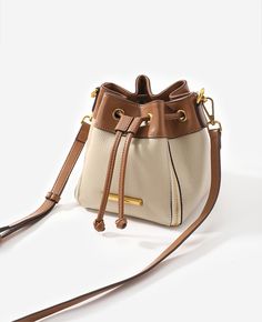 New Genuine Leather Contrast Color Small Bucket Bag 2023 Fashion Versatile Ladies Casual Single Shoulder Bags Hobo Tote Bag Hobo Tote Bag, Bucket Handbags, Wicker Bags, Drawstring Bucket Bag, Round Bag, Backpack Tote Bag, Leather Bucket, Olivia Mark, Beige Color