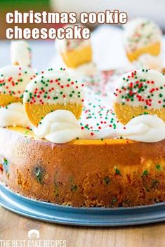 Christmas Themed Cheesecake, Christmas Dessert Recipes Cheesecake, Cheesecake Recipes For Christmas, Christmas Cookie Cheesecake, Christmas Tree Cheesecake Little Debbie, Winter Cheesecake Recipes, Christmas Sugar Cookie Cheesecake