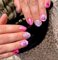 Nashville Acrylic Nails, Cowgirl Pink Nails, Nail Ideas For Nashville, Cute Southern Nails, Western Cowgirl Nails, Western Bachelorette Nails, Pink Punchy Nails, Nashville Nails Ideas Pink, Country Nails Pink