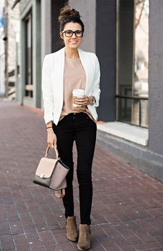 4 Booties Every Girl Should Own | Hello Fashion Casual Chique Stijl, Hello Fashion, Blazer Outfit, Travel Outfits, Summer Work Outfits, Casual Work Outfit