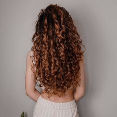 Reddish Brown Curly Hair With Highlights, Copper Curly Balayage, Dark Brown Curly Hair With Copper Highlights, Copper Balayage Brunette Curly Hair, Auburn Balayage Curly Hair, Cowboy Copper Hair Curly, Auburn Brown Curly Hair, Curly Hair Copper Highlights, Cowboy Copper Curly Hair