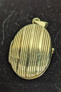 Vintage 14 k Yellow Gold  Oval Stripped Locket  shows normal wear -- please see all pictures as they are a part of the description Total weight 7.8 grams 14 k gold  Locket measures approx .size 1 1/2 " Long X 3/4 " Wide  PLEASE READ THE FOLLOWING BEFORE PURCHASING  Some are one of a kind custom made and cannot be found again. Some items are newer like QVC or HSN. Other items are Antique - Victorian 1837 to 1904, Edwardian 1911 to 1925, Art Nouveau 1890 to 1920 and up, Art Deco earlier 1920 and later, mid-century 1950’s to earlier 1990's.  They are pre worn and have wear. We do our best to describe any wear/tear/tarnish/etc a piece may show but we may not document every detail. Please use your own discretion and look closely at photos for anything we may have missed.  Items are used & Estat Vintage Locket Watch, Gold Locket, Fine Jewellery Necklace, Antique Victorian, Locket, All Pictures, Jewelry Necklace Pendant, Art Nouveau, Custom Made