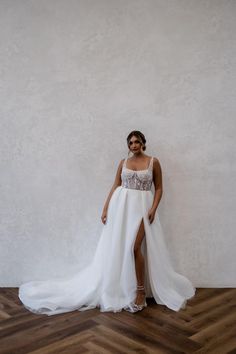 Made with Love Huxley Flowy Plus Size Bridal Gown - Exclusively at The Wedding Studio in Louisville, KY Huxley Flowy Wedding Dress, Plus Size Wedding Dresses Flowy, Wedding Gatsby, Plus Wedding Dresses, Plus Size Bridal, Jamaica Wedding