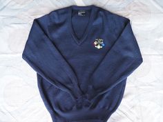 Vintage 1980s v-neck pure wool navy jumper, made in Australia, Large A basic navy jumper is transformed with the addition of a badge featuring the Italian and Australian flags representing the South Australian Italian golf club. Time to tee off! Label: Clubknit Size: Large, armpit-to-armpit 55 cms (21.5 inches), length from collar to base 68 cms (27 inches), inner sleeve 50.5 cms (20 inches) Condition: worn yet in excellent condition #clubknit #purewool #madeinaustralia #jumper #mrsmart_tops Classic Navy V-neck Sweater, Pull Bleu Marine, School Jumpers, Navy Jumper, Australian Flags, Sweater Outfits, Gender Neutral, Jumper, Bathing Beauties