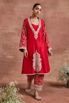 Red kurta with Kashmiri thread, pearl embroidery. Paired with raw silk bustier, Pakistani salwar and stripe woven dupatta. - Aza Fashions Karwachauth Dress Ideas 2024, Heavy Embroidery Suits Design, Pakistani Salwar Designs, Kashmiri Embroidery Suits, Raw Silk Embroidery, Embroidered Suits, Red Kurta, Pakistani Salwar, Kurta Set For Women