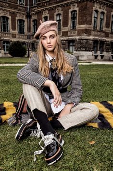 Preppy Photoshoot, Back To School Editorial, University Photoshoot, School Outfits Preppy, Stylist Aesthetic, University Fashion, Inspiration Photoshoot, September Fashion, Outfits Preppy