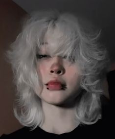 Short White Hair Women, Edgy Curly Short Hair, Did Faceclaims, White Alt Hair, Short Fluffy White Hair, Short White Hair Aesthetic, White Wolfcut, Person With White Hair, Angel Hairstyle