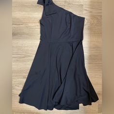 Elegant Sleeveless One-Shoulder Navy A-Line Dress With Pockets And Bow On Shoulder. Size Xl. Side Zipper Closure. Cocktail Party/Wedding Guest/Banquet Dress. 95% Polyester, 5% Spandex. Hand Wash, Machine Wash With Laundry Bag. Small White Smudge On Lower Right Side Of The Dress. Summer Sleeveless One Shoulder Bridesmaid Dress, Summer Sleeveless One-shoulder Bridesmaid Dress, Summer Bridesmaid One Shoulder Sleeveless Dress, Sleeveless One Shoulder Bridesmaid Dress, Dressy Fitted One-shoulder Sleeveless Dress, Banquet Dress, Cocktail Party Wedding, Banquet Dresses, Dress With Pockets