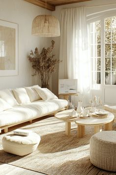 Use light wood tones for a Scandinavian-inspired decor that's bright, airy, and minimalistic. #ScandiDecor #LightWood #MinimalistStyle Scandi Decor, Nordic Countries, Neutral Color Scheme, Scandinavian Decor, Scandinavian Inspired, Scandinavian Home, Light Wood, Scandinavian Style