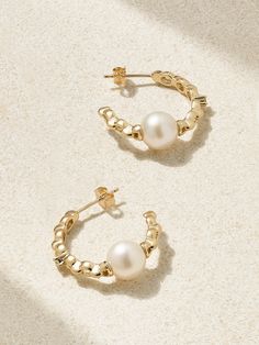 Mizuki honors the natural beauty of freshwater pearls and incorporates them into nearly all of its modern designs. Crafted from 14-karat gold, these hoop earrings have interlocking links dotted with a single diamond and the signature lustrous stone. Wear yours day or night. Gold Diamond Hoop Earrings, Beauty Sets, Diamond Hoop Earrings, Fine Jewellery Earrings, Gold Pearl, Accessories Design, Jewelry Shop, Jewellery And Watches, Gold Earrings