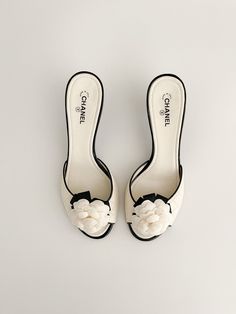 Ivory Sandals, Stile Blair Waldorf, Chanel Heels, Dr Shoes, Heels Classy, Elegante Casual