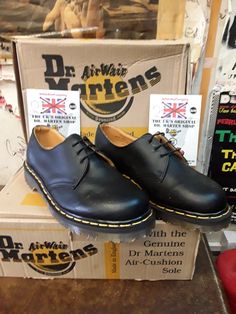 These are a very rare pair of Made in England Dr Martens shoes.  They are the classic 1461 model finished in a fine black waxy leather.  This upper is very strong, comfortable and wears well in all weathers.  They have the stronger commando sole unit. They of course have trademark cushioned sole and yellow stitching.  This is premium quality Made in the 1990s. They are a UK size 8, European 42,mens USA 9 Doc Marten Oxford, Dr Martens Shoes, Mens Shoes Boots, Martens Shoes, Dr. Martens, Very Rare, Boots Men, Oxford Shoes, Shoes Mens