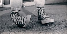 Girls feet on pavement with converse on giving 90s aesthetic Film Photography Black And White, Converse Aesthetic, White Camera, I Love Photography, Film Photos, Black And White Film, Look Older, St James, Graphic Arts