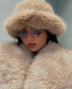 Fur Hat Outfit, New York Or Nowhere, Preppy Chic Outfits, Blue Bucket Hat, Girly Style Outfits, Faux Fur Bucket Hat, Classy Winter Outfits, Winter Lookbook, Fisherman Hat