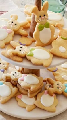 there are many decorated cookies on the plate and one has an animal in the middle