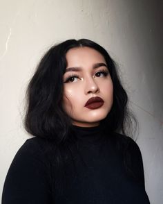 Dark Bold Makeup, Dark Natural Makeup Looks, Vampy Outfits Aesthetic, Classy Goth Makeup, Minimalist Goth Makeup, Dark Lip Makeup Look, Simple Dark Makeup, Clean Goth Makeup, Subtle Goth Makeup