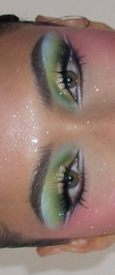 Eye Makeup Inspo Eyeshadows, Green Eye Looks Eyeshadows, Halloween Pretty Makeup, Blue Green Eyes Makeup, Green Eye Makeup Looks, Earthy Makeup Looks, About Face Makeup, Artistic Makeup Looks, Makeup Business Names