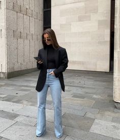 Jeans Semi Formal Outfits, Bussines Casual Women Outfits Winter, Bussines Casual Women Outfits Jeans, Bussines Outfit Women Chic, Bussines Outfit Woman, Bussines Women Outfits, Blazer With Jeans Women Classy, Semi Formal Winter Outfits For Women, Turtle Neck Outfit Ideas