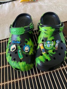 Camo Crocs With Jibbitz, Crock Jibbitz, Croc Collection, Cool Crocs, Crocs Fashion, Trendy Shoes Sneakers, Pretty Shoes Sneakers, Jordan Shoes Girls, All Nike Shoes