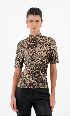 Final Sale: Returns or exchanges cannot be accepted for this item. Dare to reinvent your style with the Mahogany T - Shirt. Its high neckline and slim fit create a modern look. Especia exclusive print on velvet adds a touch of sophistication that does not go unnoticed. This top is the perfect choice to elevate any outfit with a touch of unique elegance. Details: Short dress Round neck Long sleeves Slim fit Zip closure on the back Print on sequins. Exclusive to Especia Color: Brown Composition: 9 Cami Nyc, Blazer And Skirt, Crop Top Skirt, Crop Top Blouse, New Arrival Dress, Clothes Collection, Luxury Brands, Accessories For Men, Sweater Coats