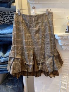 pleated plaid skirt Tagged Size: 8 Waist: 28" Length: 35" Price: $35 SHIP TO CANADA & USA ONLY  ALL SALES FINAL  IG: @ judyjeanvintage  27 William St. Paris ON.  #retro #brown #indiesleaze #flare #studded Fem Fashion, Pleated Plaid Skirt, Womens Skirts, Plaid Skirt, Plaid Skirts, Dream Clothes, Womens Skirt, Bathing Beauties, Display Homes