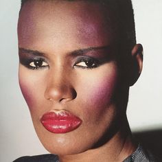 "A truly iconic star of the 70s and 80s, Grace Jones continues to inspire a new generation of stars today with her unconventional and fierce take on beauty and androgynous style." #gracejones #facepaintbook http://www.lisaeldridge.com/facepaint/ Glam Rock Makeup, 80s Makeup Looks, 80’s Makeup, 1980s Makeup, Rock Makeup, 80s Makeup, Drag Make-up, Halloween Makeup Pretty, Cheek Makeup