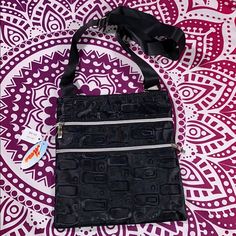 Cute And Simple Black Crossbody Bag. Thin With Lots Of Pockets And An Adjustable Strap! Brand New With Tags In Perfect Condition! Bundle And Save! Black Crossbody Bag, Leather Patchwork, Lots Of Pockets, Neutral Fashion, Black Crossbody, Leather Hobo, Black Cross Body Bag, Vintage Brown, Cute Black