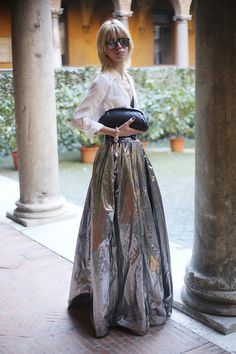 Metallic maxi moment in Rome. Metallics Fashion, Italy Street Style, Skirt Blouse, Cocktail Outfit, Copper Brown, Maxi Skirt Dress, Eve Outfit, Ball Gown Skirt, New Years Eve Outfits