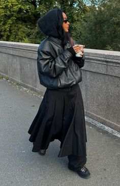 Maxi Pleated Skirt Outfit, Tokyo Outfits Japanese Street Styles, Danish Fashion Copenhagen Street Style, Tokyo Outfits, Copenhagen Street Style, Cold Fashion, Europe Fashion, Usa Outfit, Japanese Street Fashion