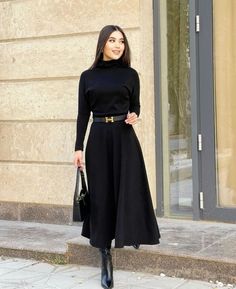 Bold Heels, Outfit Botas, Brazilian Fashion, Tailored Jumpsuit, Look Formal, Look Retro, Modest Dresses Casual, Statement Accessories, Black Outfits