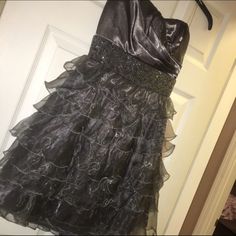 Bought From Dillard's, Never Worn, Says Size Small, I Am A 2 And Fits Well. Silver Mini Dress For Prom Season, Silver Mini Dress For Prom, Silver Elegant Mini Dress For Homecoming, Elegant Silver Mini Dress For Homecoming, Short Formal Dress, Colorful Dresses Formal, Short Dresses, Mini Dress, Formal Dresses