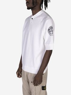 100% cotton
 Button down collar
 Short sleeves
 Stone Island logo on the sleeve


Size & Fit:
Regular fit
 The model is 185 cm tall and wears size L