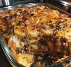 Cheesy Hamburger Potato Casserole Meat And Potato Casserole, Hamburger Potato Casserole, Potatoe Casserole Recipes, Beef And Potatoes, Baked Casserole, Restaurant Owner, Grandmas Recipes, Easy Casserole, Potato Casserole