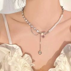 Crystal Party, Letter Model, Pearl Lariat Necklace, Pearl Lariat, Pearl Necklace Designs, Trendy Necklace, Necklace Love, Pendant Choker, Drop Pendant Necklace