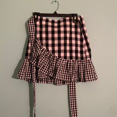 Checkered Wrap Skirt Spring Plaid Skirt, Chic Plaid Mini Skirt For Summer, Chic Gingham Tiered Skirt, Spring Plaid Chic Skirt, Chic Plaid Skirt For Spring, Chic Gingham Lined Skirt, Trendy Gingham Skirt For Spring, Gingham Cotton Skirt For Day Out, Gingham Mini Skirt For Day Out