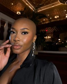 29 is just practice for 30 😉🎈#twentyfine Black Bald Women, Female Wavers, Bald Baddie, Blonde Twa, Full Coverage Makeup, Buzzed Hair, Cut Life, Bald Girl, Face Beat