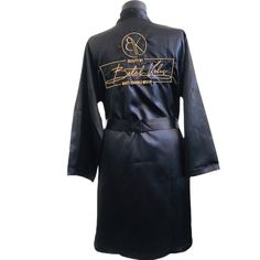 100% Satin Dimensions: 120X148 With Neck Elastic And Hook Collar: 50cm For embroidery with logo, please send your logo as a message.Features: Barber/Salon Capes, Black, Stylists, Nail techs, Estheticians, Barbers Satisfaction is 100% silk Guaranteed. Description: Ideal for Stylists, Estheticians, Nail techs, Light weight, Round nec Fitted Silk Wedding Robe, Long Fitted Kimono For Wedding, Elegant Gold Kimono For Wedding, Ceremonial Embroidered Elegant Kimono, Long Embroidered Kimono For Wedding, Wedding Embroidered Kimono With Kimono Sleeves, Traditional Long Wedding Robe, Traditional Fitted Kimono For Wedding, Embroidered Wedding Kimono