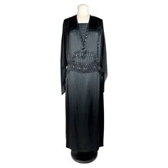 Art Deco Embroidery, 1920 Dress, Wool Knitted Dress, Slim Aarons, Long Evening Dress, Black Satin Dress, Bill Blass, Cream Silk, Loose Fitting Dresses