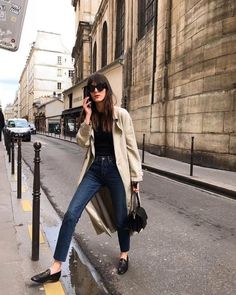 10 French Girl Spring Styles To Copy Now | La Vie On Grand French Wardrobe Essentials, Leia Sfez, French Wardrobe, Parisian Look, Chique Outfit, Fall Fashion Coats, Style Parisienne, Parisienne Chic, Parisian Chic Style