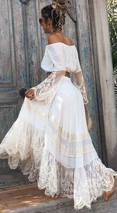 35 Bohemian Looks To Go With Your Messy Bun Boho Gown, Moda Hippie, Look Boho Chic, Mode Hippie, Boho Summer Outfits, Estilo Hippie, Bohol, Boho Summer, Bohemian Clothes