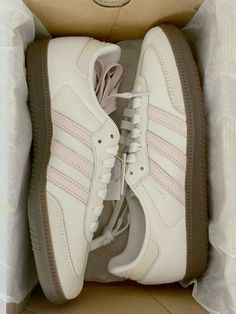 White Van Cleef, Aesthetic Pink Icons, Pink Puma Sneakers, Birthday Wish List, White Aesthetics, Samba Adidas, White Van, Victoria Shoes, Pink Icons