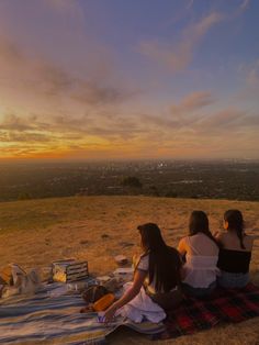 #friends #picnic #view #sunset #mountains #aesthetic #ideas #summer #inspiration #skyview Manifesting Music, Picnic Pictures, Aussie Summer, Sunset Picnic, Sunset Mountains, Mountains Aesthetic, View Sunset, Music Power, 2024 Vision Board