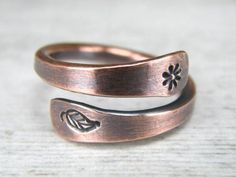 Nature Copper Ring, Flower & Leaf Stamped Copper Wire Ring. Stamped with flower print on one side and Leaf on the other. Made from 10 gauge copper wire, it is filed, hammered, stamped, antiqued and hand polished. This ring is simple yet contemporary and very comfortable. This Copper Ring is made of Hammered Copper Jewelry, Copper Wire Ring, Paw Print Ring, Paw Jewelry, Paw Ring, Hand Stamped Ring, Pet Jewelry, Copper Jewellery, Pet Memorial Jewelry