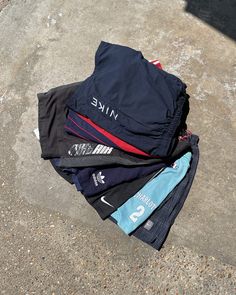 PLEASE READ FULL DESCRIPTION BEFORE YOU MAKE THE PURCHASE Assorted Branded Sportswear Vintage - 40 Pieces This 20 kg bale contains 40 assorted vintage branded sportswear and streetwear. Expect a mix of sweatshirts, t shirts, jackets, and possibly jeans from recognisable brands like Nike, Adidas, and Ralph Lauren and others. This is a final sale lot with no returns or refunds. Exact brands, colours, sizes, and item weight may vary, but overall pieces will amount to 40 in total. Images provided ar Urban Activewear For Sports Season, Urban Activewear For Sports Season And Streetwear, Sporty Crew Neck Activewear For Streetwear, Casual Training Tops With Adidas Branding, Casual Activewear For Training With Logo Print, Casual Activewear With Logo Print For Training, Casual Adidas Training Tops, Cotton Activewear With Three Stripes For Streetwear, Cotton Activewear With Three Stripes Branding For Streetwear