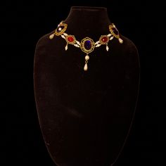 Handcrafted replica period jewelry, made to imitate the style and grandeur of the Tudors. This 2 piece choker and necklace set will complement any renaissance garb, and elevate even the most simple gown into a piece fit for a queen. It is made to order in your choice of gold, silver, or bronze and can be set with resin gemstones of just about any color. Ruby, emerald, sapphire, amethyst and onyx are most popular options.The Catherine de Medici features alternating lace style gemstone settings co Tudor Inspired Fashion, Tudor Gifts, Dr House Aesthetic, Russian Goth, Gemstone Settings, Simple Gown, Aegon Ii Targaryen, Period Jewelry, Catherine De Medici